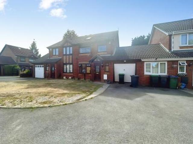 4 bedroom Semi detached house To Let