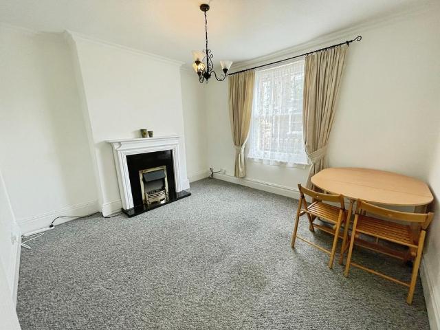4 bedroom Semi Detached House to let