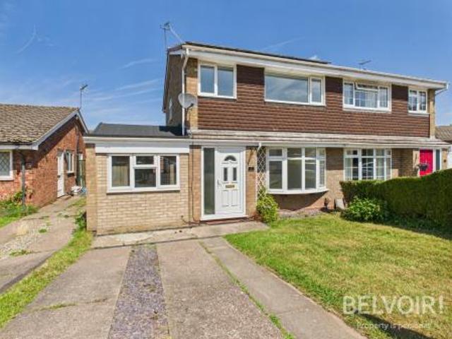 4 bedroom Semi detached house To Let