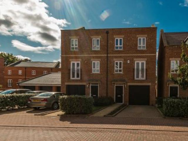 4 bedroom Semi detached house To Let