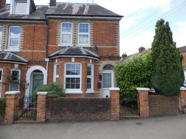 4 bedroom Semi detached house To Let