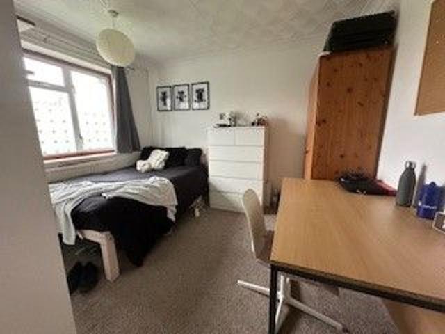 4 bedroom Semi detached house To Let