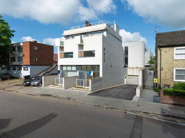 4 Bedroom Semi Detached House to let in Alma Road, St. Albans, Hertfordshire, AL1