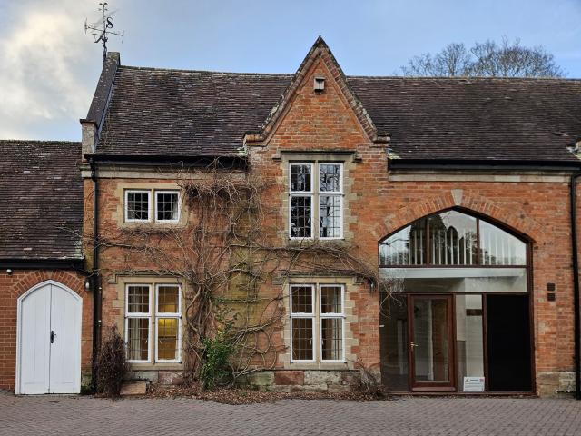 4 Bedroom Semi Detached House To Let in Worcester, WR7