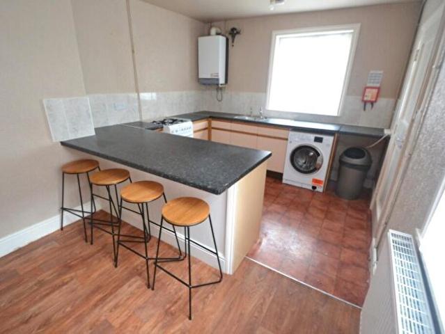 4 Bedroom Semi Detached House To Rent In Oakfields Road, West Bridgford, NG2