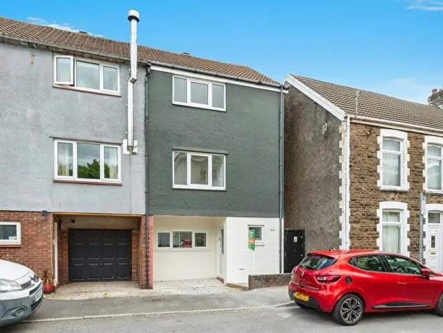 4 Bedroom Semi Detached House To Rent In Farm Road, Neath, SA11