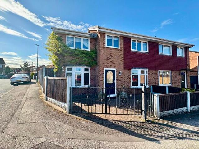 4 Bedroom Semi Detached House To Rent In Fenroth Close, Snapewood, NG6