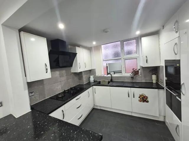 4 Bedroom Semi Detached House To Rent In Glenborne Road, Leicester, LE2
