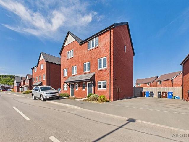 4 Bedroom Semi Detached House To Rent In Greenways Road, Tatenhill, Burton On Trent, DE13