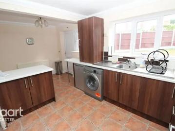 4 Bedroom Semi Detached House To Rent In Kinross Avenue, Leicester, LE5