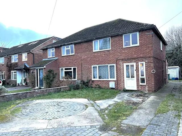 4 Bedroom Semi Detached House To Rent In Lock Crescent, Kidlington, OX5