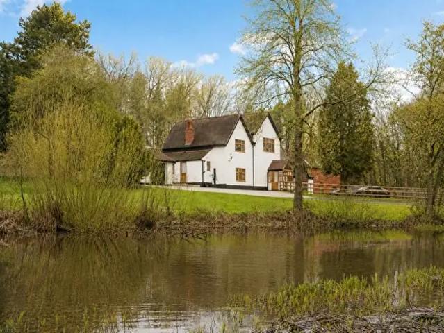 4 Bedroom Semi Detached House To Rent In Peterbrook Road, Shirley, B90