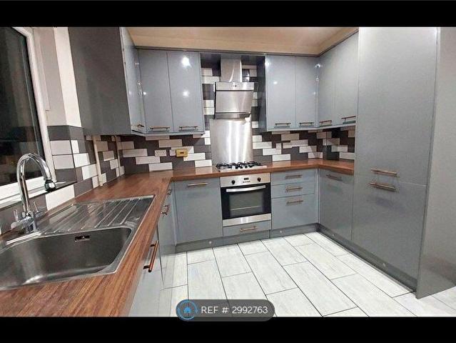 4 Bedroom Semi Detached House To Rent In Robertson Close, Milton Keynes, MK5