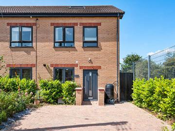 4 Bedroom Semi Detached House To Rent In The Leys, Alcester, B50