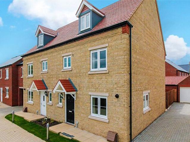 4 Bedroom Semi Detached House To Rent In Wetherby Road, Bicester, Oxfordshire, OX26
