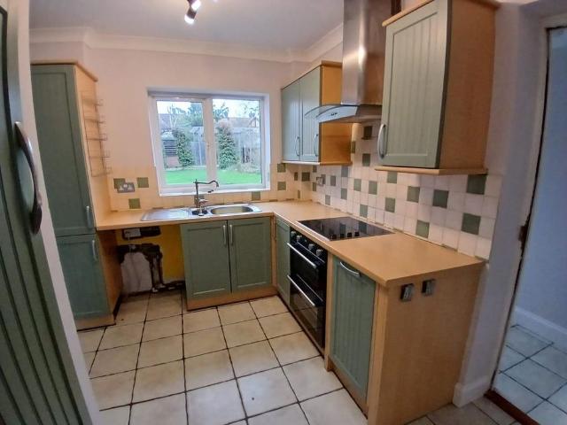 4 bedroom semi detached house to rent