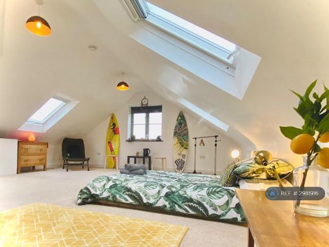 4 bedroom semi detached house to rent