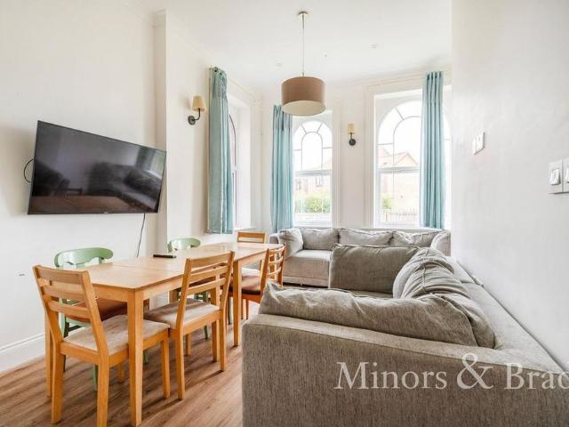 4 bedroom semi detached house to rent