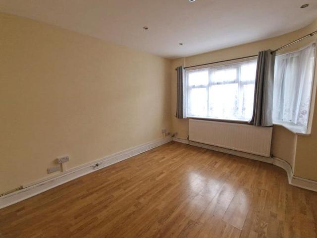 4 bedroom semi detached house to rent