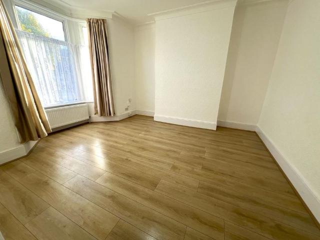 4 bedroom semi detached house to rent