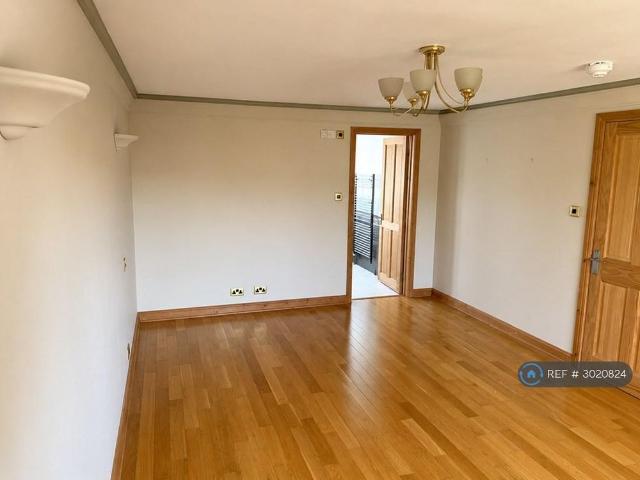 4 bedroom semi detached house to rent