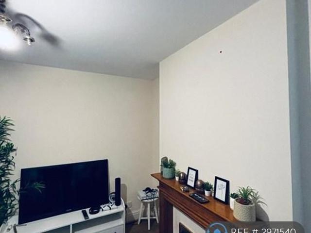 4 bedroom semi detached house to rent