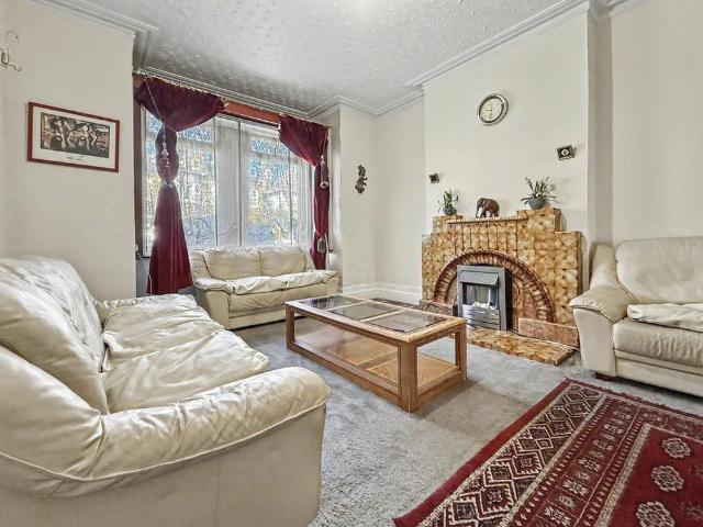 4 bedroom semi detached house to rent