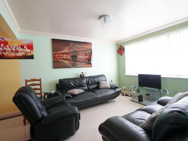 4 bedroom semi detached house to rent