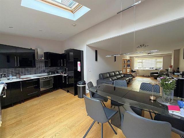 4 bedroom semi detached house to rent