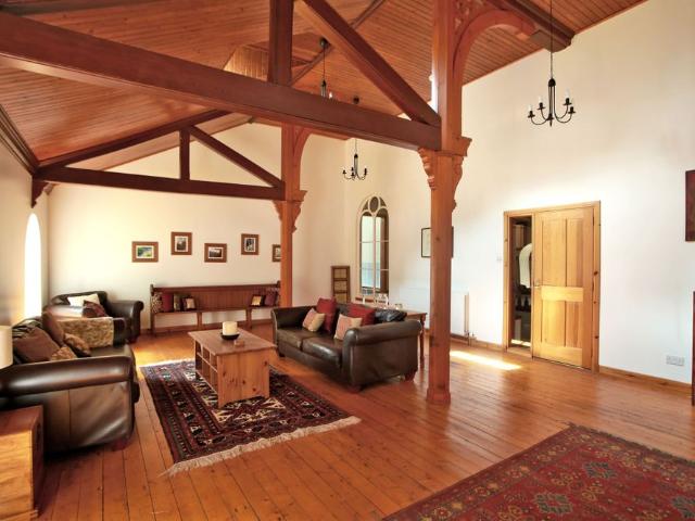 4 bedroom semi detached house to rent