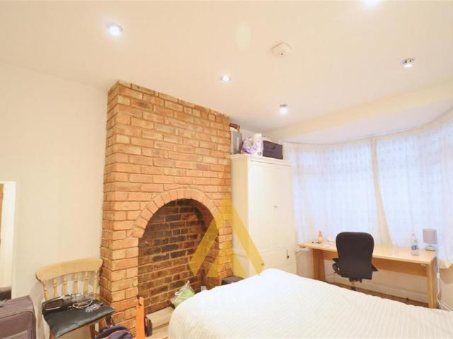 4 bedroom semi detached house to rent