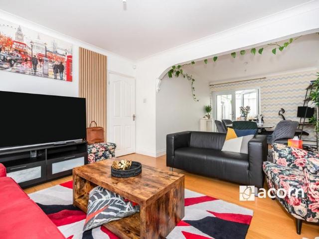 4 bedroom semi detached house to rent