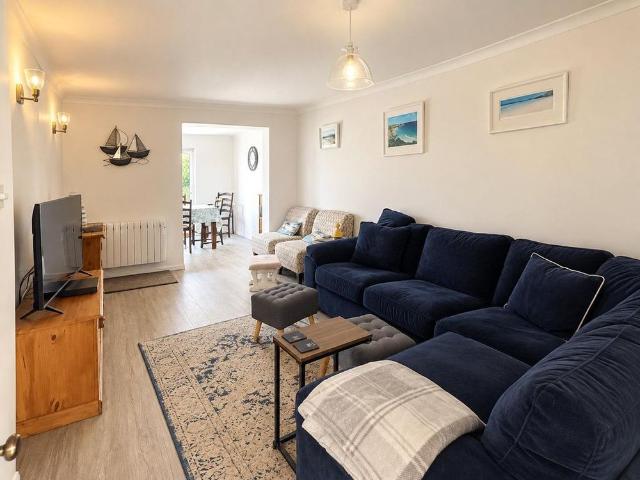 4 bedroom semi detached house to rent