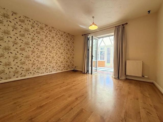 4 bedroom semi detached house to rent