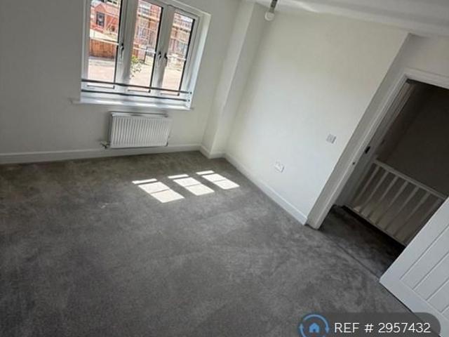 4 bedroom semi detached house to rent
