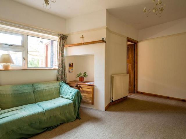 4 bedroom semi detached house to rent