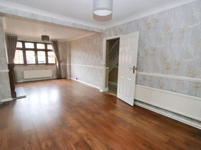 4 bedroom semi detached house to rent