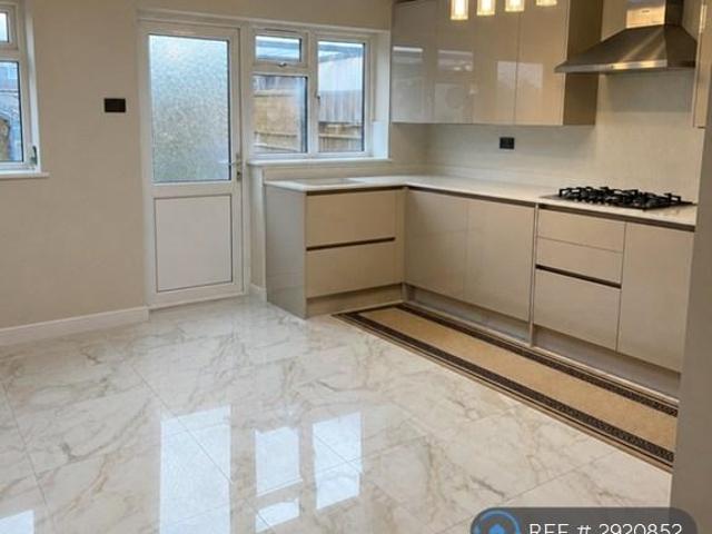 4 bedroom semi detached house to rent