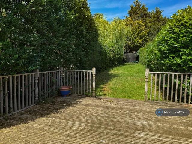 4 bedroom semi detached house to rent