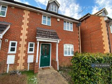 4 bedroom semi detached house to rent