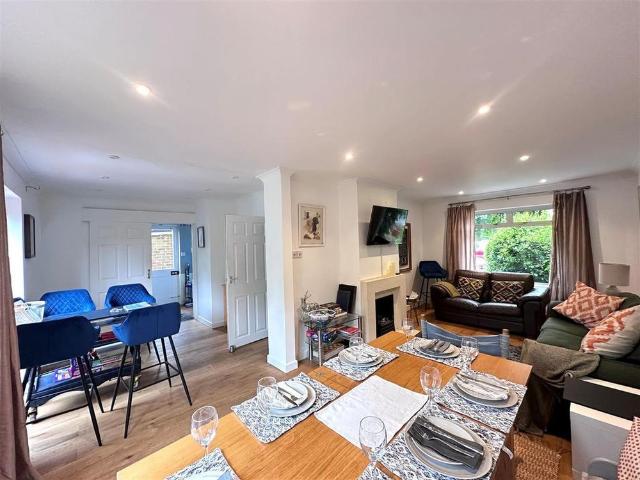 4 bedroom semi detached house to rent