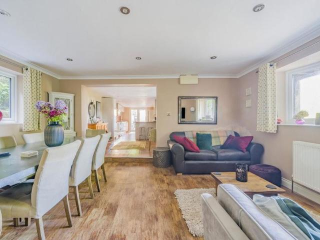 4 bedroom semi detached house to rent