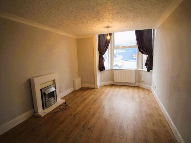 4 bedroom semi detached house to rent