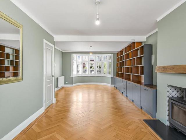 4 bedroom semi detached house to rent