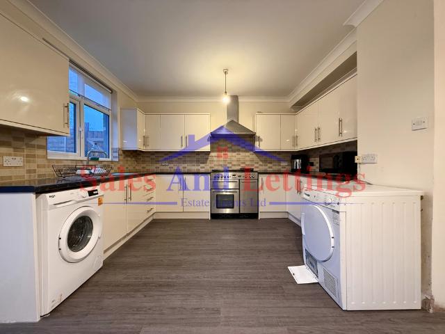 4 bedroom semi detached house to rent