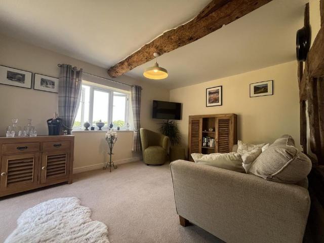4 bedroom semi detached house to rent