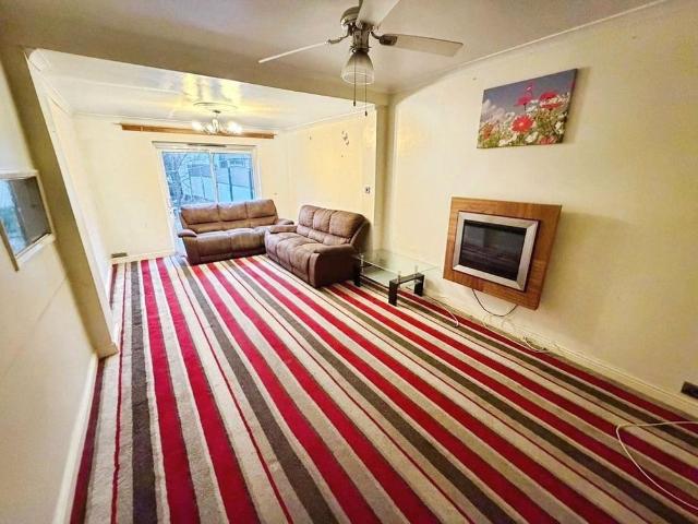4 bedroom semi detached house to rent