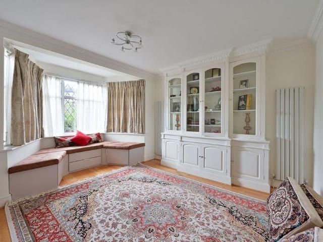 4 bedroom semi detached house to rent