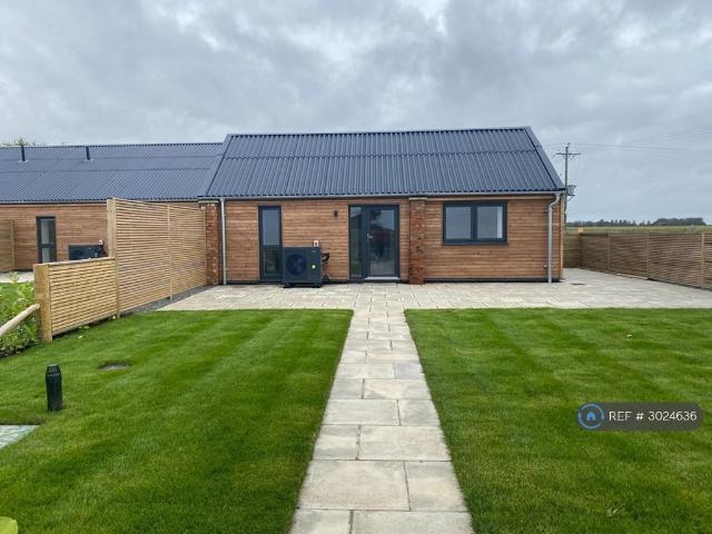 4 bedroom semi detached house to rent