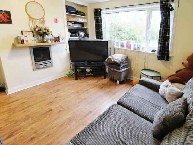 4 bedroom semi detached house to rent